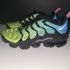 DO NOT BUY. THESE ARE SOLD. IT WONT LET ME DELETE